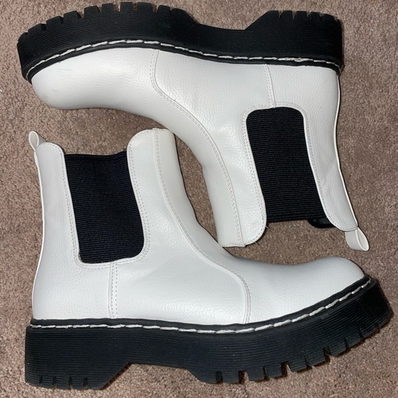 Shoes - Super cute & comfy boots